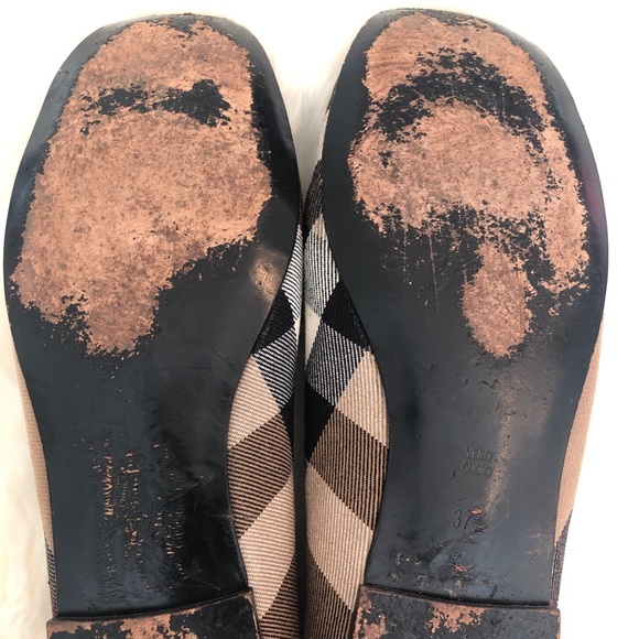 Beautiful Burberry flats! - Picture 4 of 5